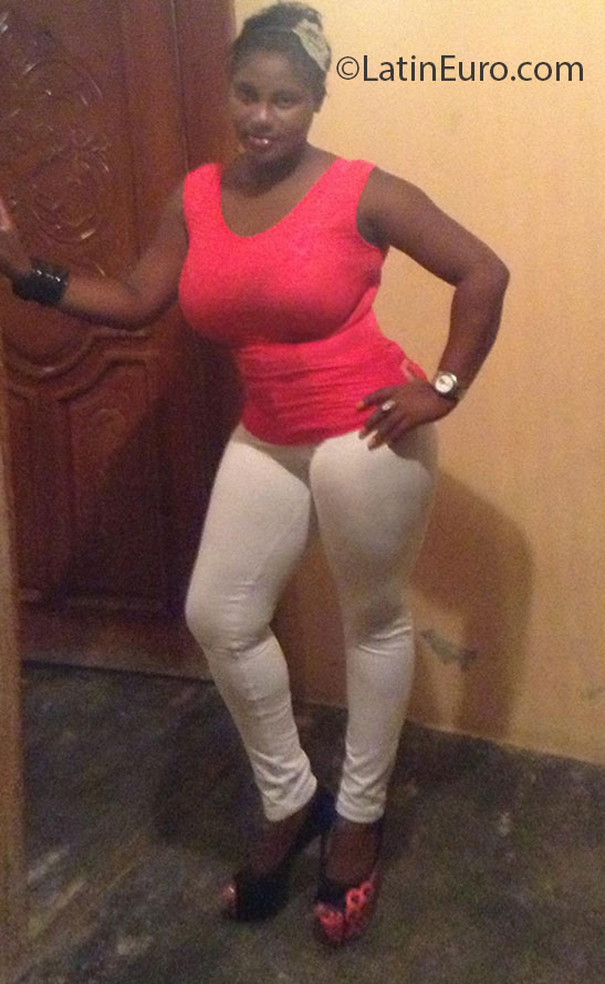 Date this hard body Dominican Republic girl Noemy from Santo Domingo DO14360