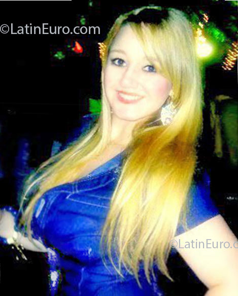 Date this nice looking Brazil girl Ana from Tres Lagoas BR7476
