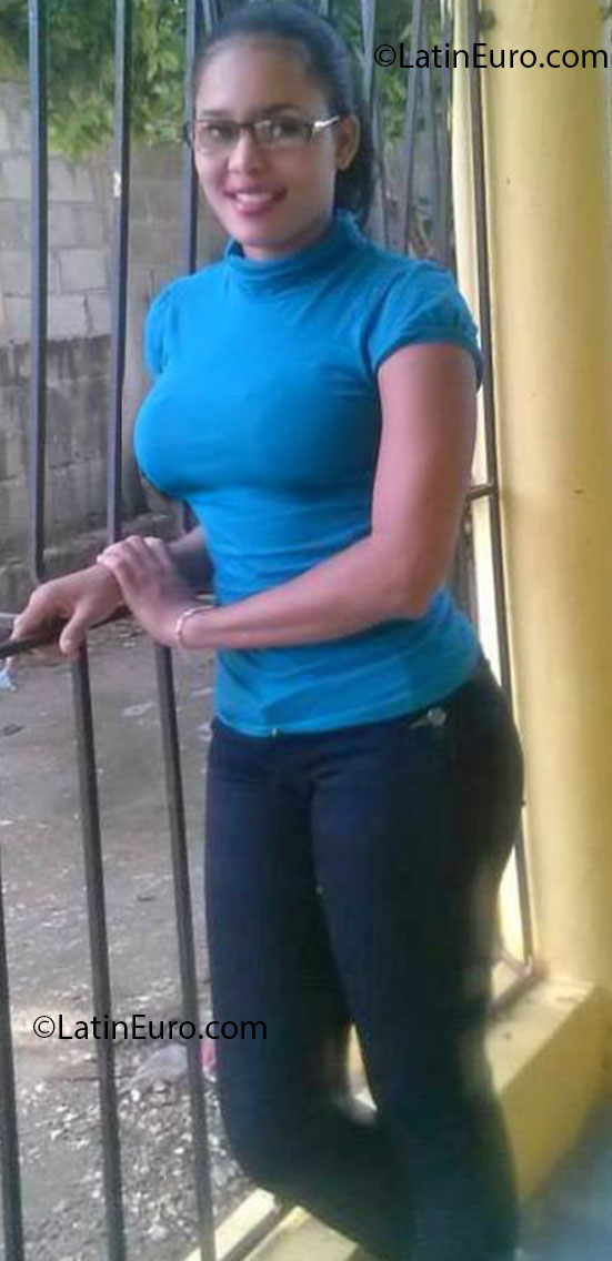 Date this beautiful Dominican Republic girl Dilenny from San Cristobal DO14423