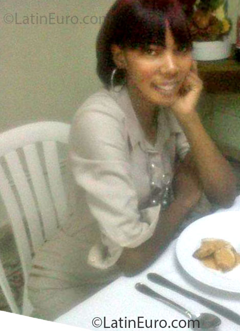 Date this good-looking Dominican Republic girl Andrea from Santo Domingo DO14440