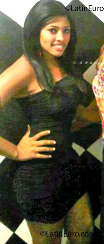 Date this hard body Dominican Republic girl Sinddy from Santo Domingo DO14490