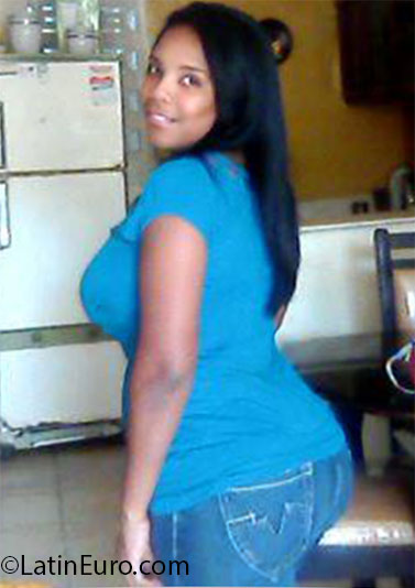 Date this athletic Dominican Republic girl Madelyn from Santiago DO14523