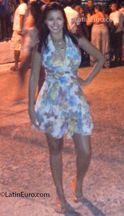 Date this lovely Brazil girl Twane from Rio de Janeiro BR7519