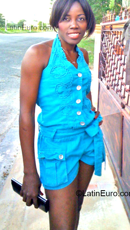 Date this good-looking Dominican Republic girl Elva from Santo Domingo DO14581