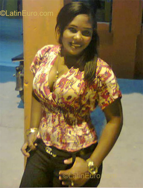 Date this hard body Dominican Republic girl Yenni from Republica Dominicana DO14578