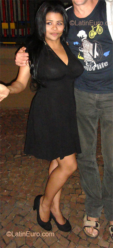 Date this voluptuous Brazil girl Flavia from Sao Paulo BR7531