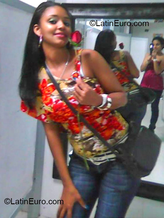 Date this young Dominican Republic girl Carolina from Santiago DO14597