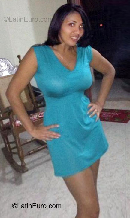 Date this pretty Dominican Republic girl Yuli from Santo Domingo DO15078