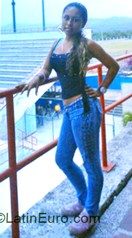 Date this tall Colombia girl Yulli Paulin from Barranquilla CO12523