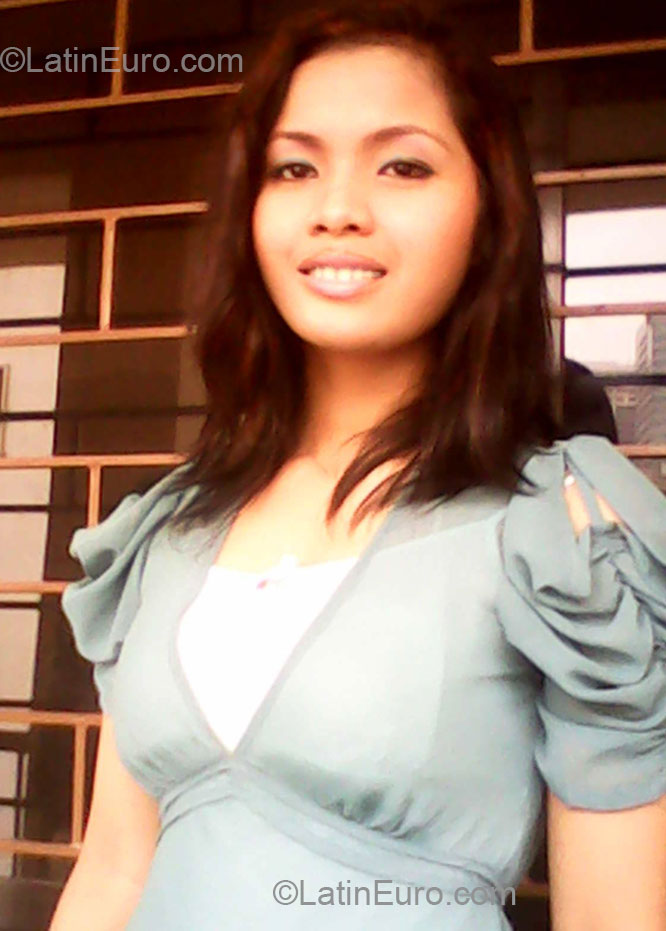 Date this hot Philippines girl Gie from Manila PH552