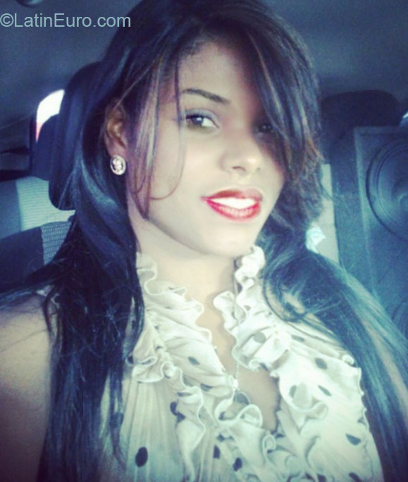 Date this voluptuous Dominican Republic girl Irina from Santo Domingo DO18141