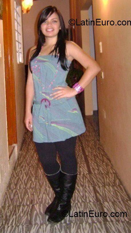 Date this attractive Colombia girl Laura from Medellin CO12482