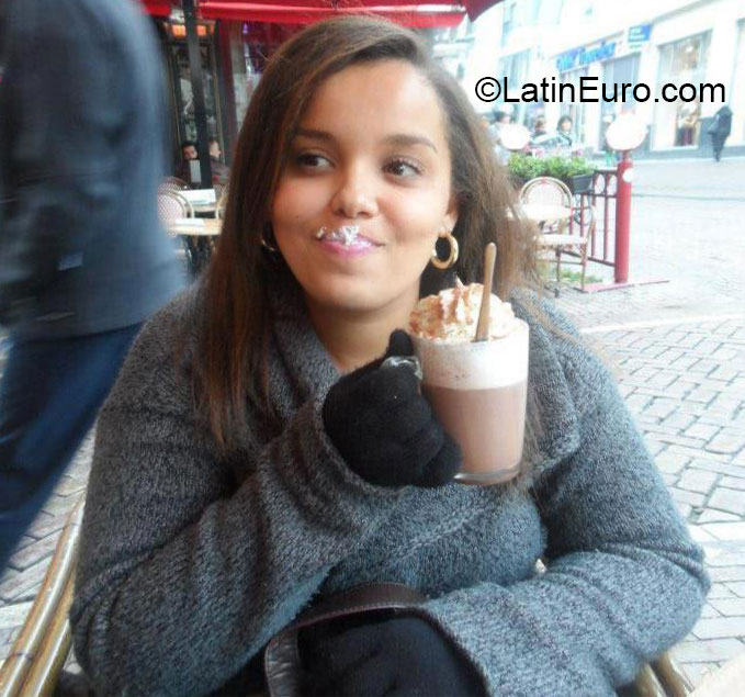 Date this happy Brazil girl Brenna from Aracaju BR7634