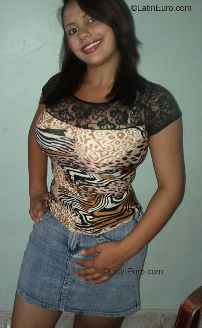 Date this cute Dominican Republic girl Yomairie from Laromana DO18068