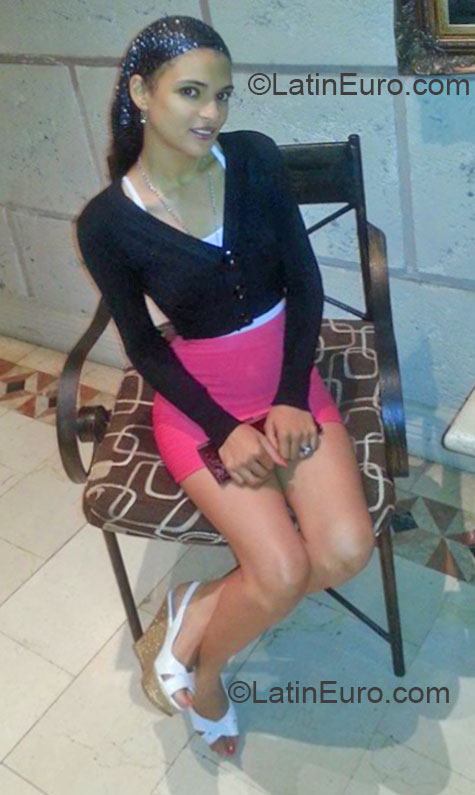 Date this sultry Dominican Republic girl Ruth from Santiago DO15057