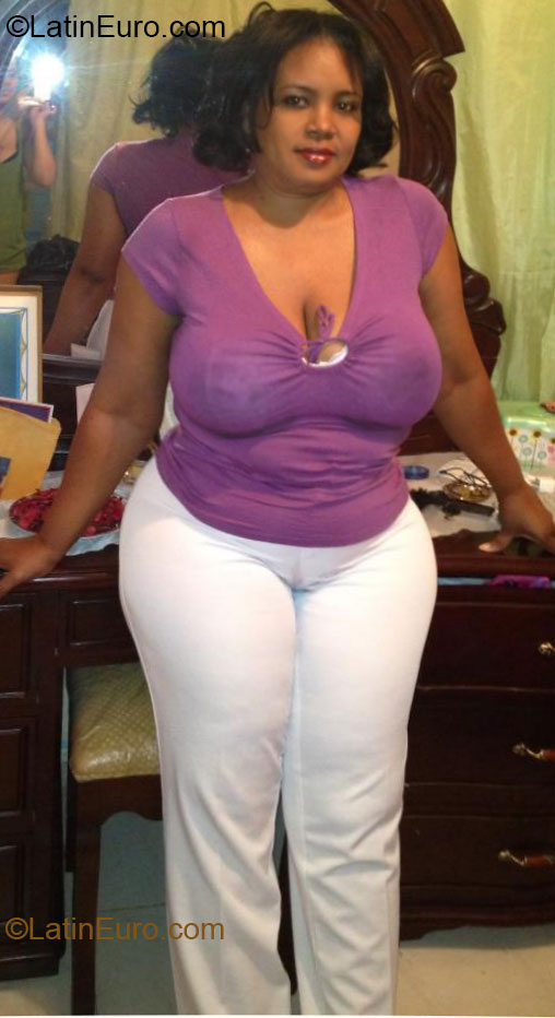 Date this foxy Dominican Republic girl Paula from Puerto Plata DO15325