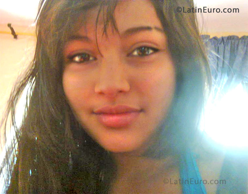 Date this voluptuous Colombia girl Aylin from Cali CO12729