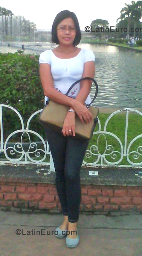 Date this exotic Philippines girl Arlyn from Davao City PH559