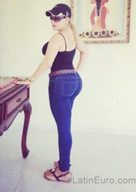 Date this charming Dominican Republic girl Yesi from Santiago DO15480