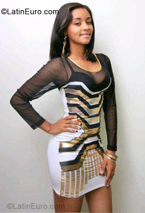Date this pretty Dominican Republic girl Nadie from Santo Domingo DO15519