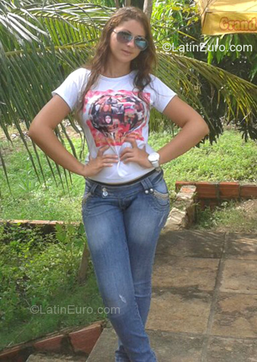 Date this athletic Brazil girl Monica from Caxias BR7735