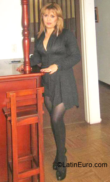 Date this good-looking Colombia girl Luzelena from Manizales CO12923