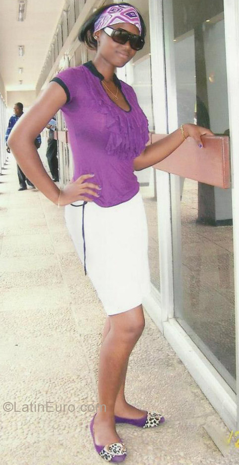 Date this tall Zaire girl Shasha from Kinshasa ZR3