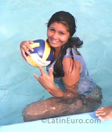 Date this georgeous Brazil girl Raquel from Sao Luis BR8652
