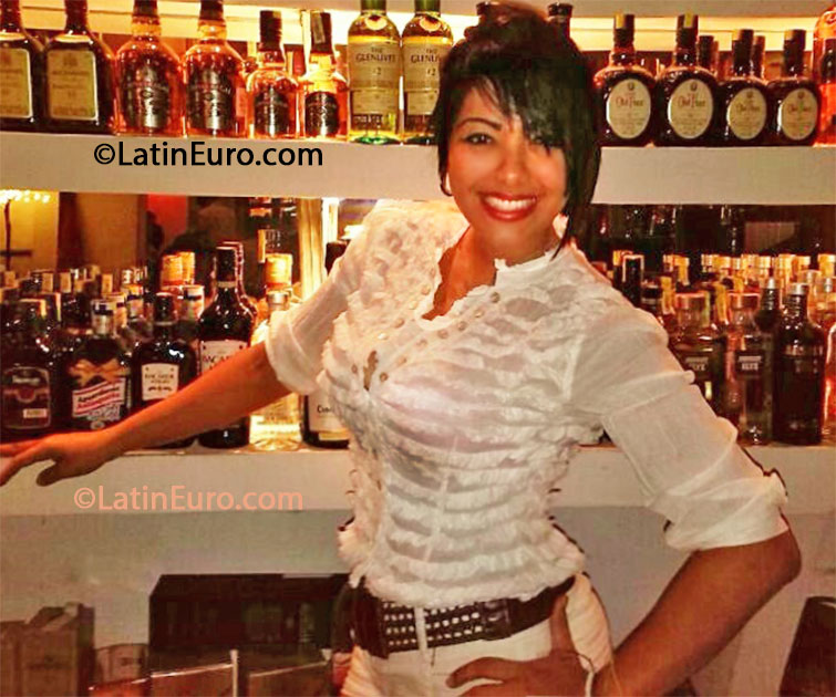 Date this hot Colombia girl Carolina from Barranquilla CO13056