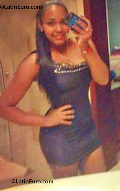 Date this athletic Dominican Republic girl Angie from Santo Domingo DO16043
