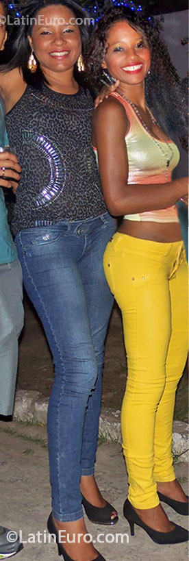 Date this happy Brazil girl Tatiane from Igarassu BR7862