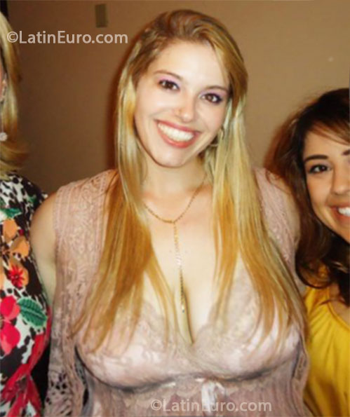 Date this gorgeous Brazil girl Mariani from Rio De Janeiro BR7876