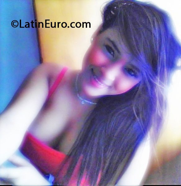 Date this happy Colombia girl Melissa from Cali CO13278