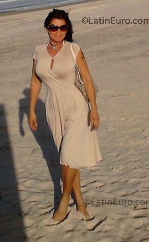 Date this charming Brazil girl Maria from Florianopolis BR8051