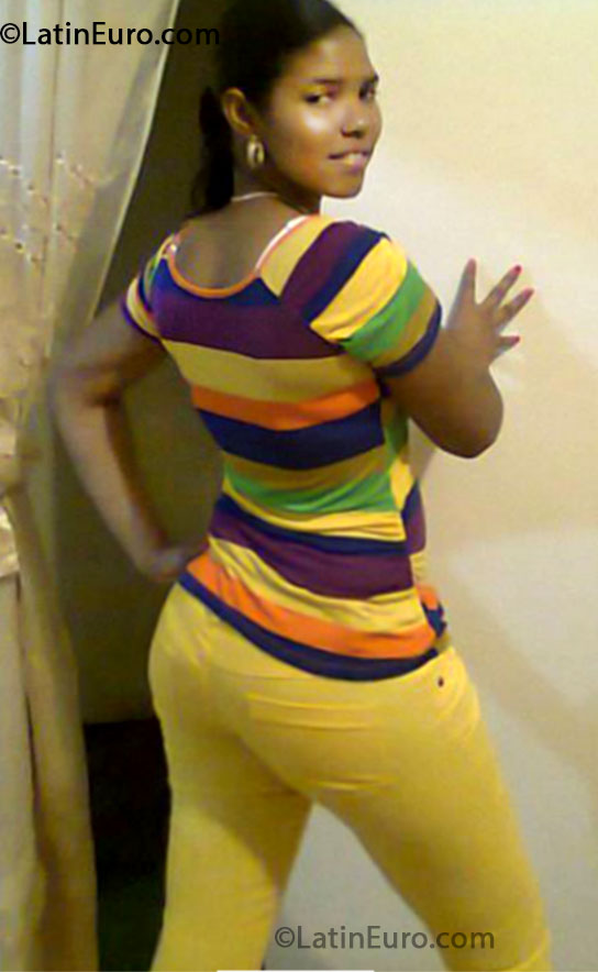 Date this stunning Dominican Republic girl Arisleidy from Santo Domingo DO16264