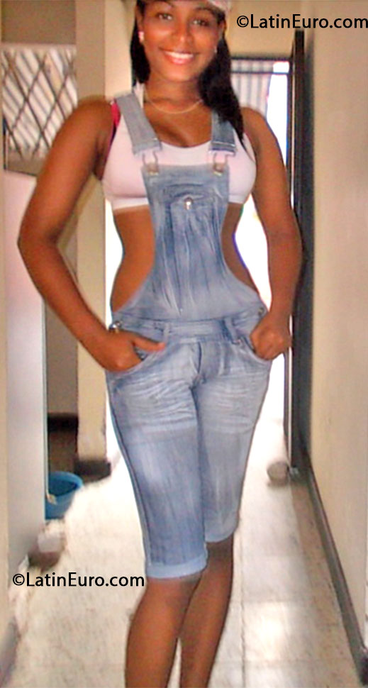 Date this voluptuous Colombia girl Melba from Cali CO17353