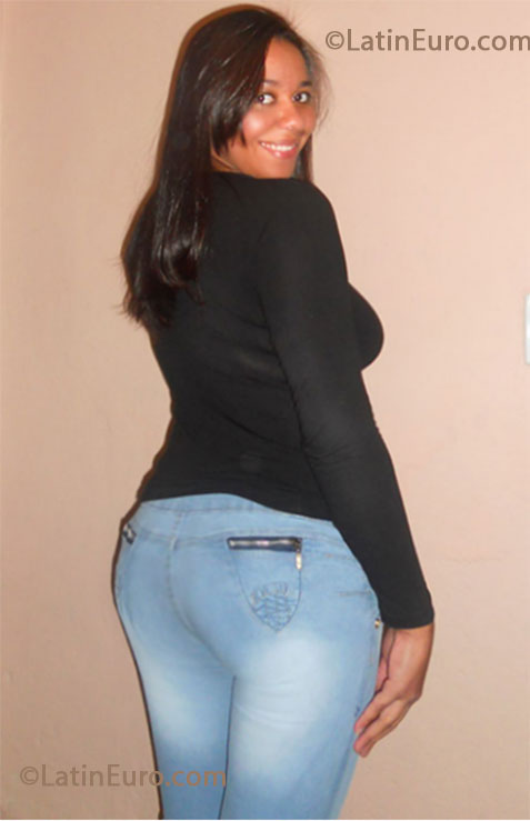Date this funny Brazil girl Leandra from Belo Horizonte BR7907