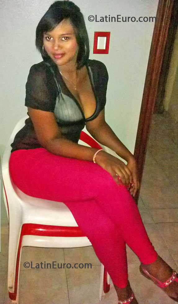 Date this georgeous Dominican Republic girl Laura from Santo Domingo DO16321