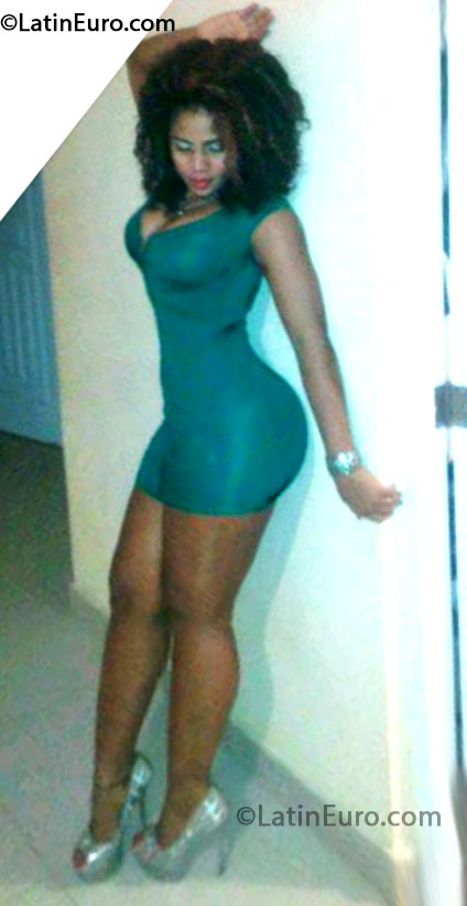 Date this passionate Dominican Republic girl Artagracia from Santo Domingo DO16339
