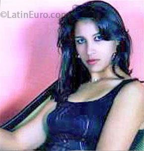 Date this hot Brazil girl Silvana from Curitiba BR7922
