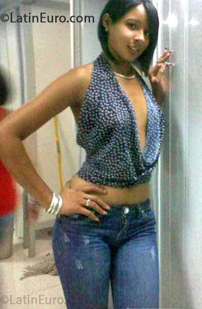 Date this sultry Dominican Republic girl Suleidy from Santiago DO32784