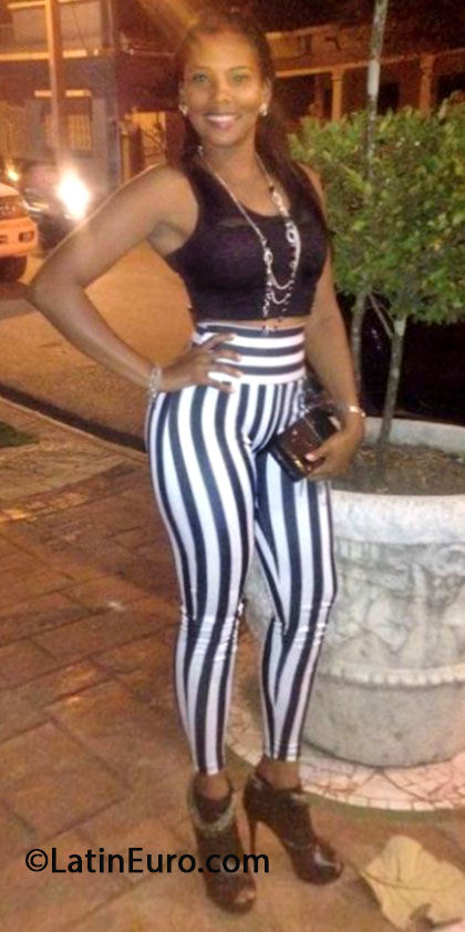 Date this sensual Dominican Republic girl Carolina from Hato Mayor DO16407