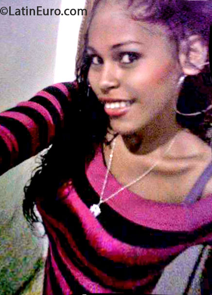 Date this gorgeous Dominican Republic girl Carolina from La Vega DO16447