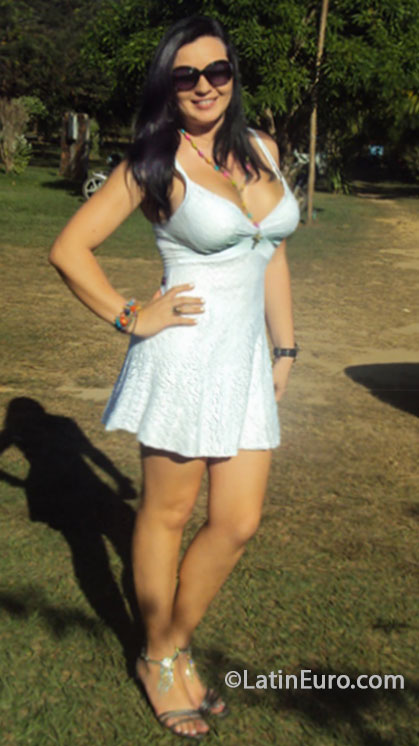 Date this voluptuous Colombia girl Catalina from Villavicencio CO13404