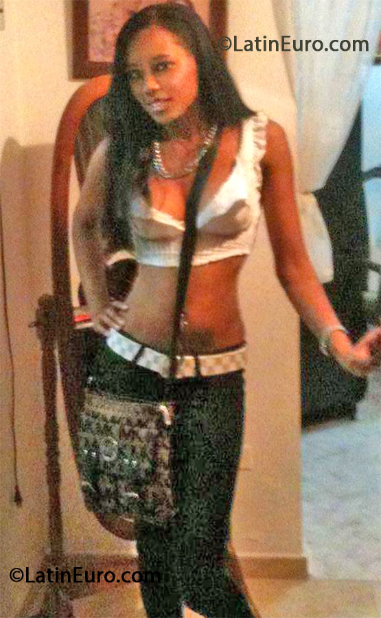 Date this attractive Dominican Republic girl Yohanny from Puerto Plata DO18464