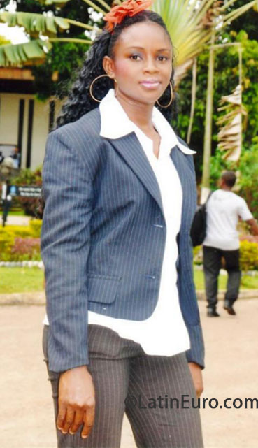 Date this nice looking Cameroon girl Rolan from Yaounde CM150