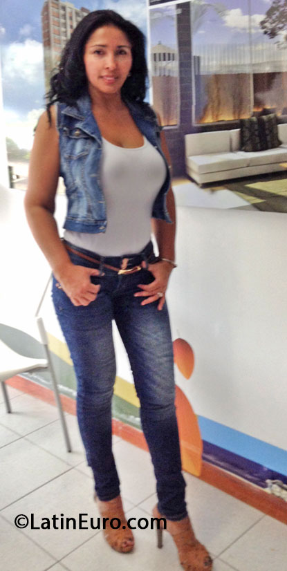 Date this georgeous Colombia girl Deisy from Medellin CO13517