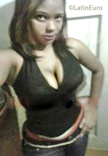 Date this hot Dominican Republic girl Nyna from Santiago DO16636