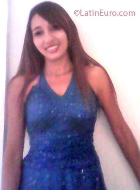Date this gorgeous Dominican Republic girl Yoani from Santo Domingo DO16653