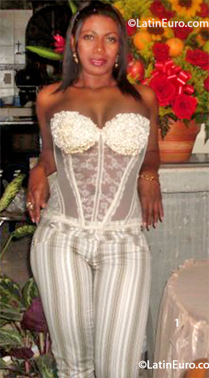 Date this attractive Colombia girl Maria from Cali CO17450